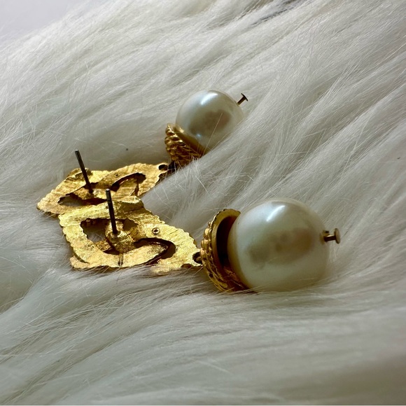 Vintage Avon Celtic Knot w Drop Faux Pearl Pierced Earrings, Gold-Tone - Picture 6 of 8